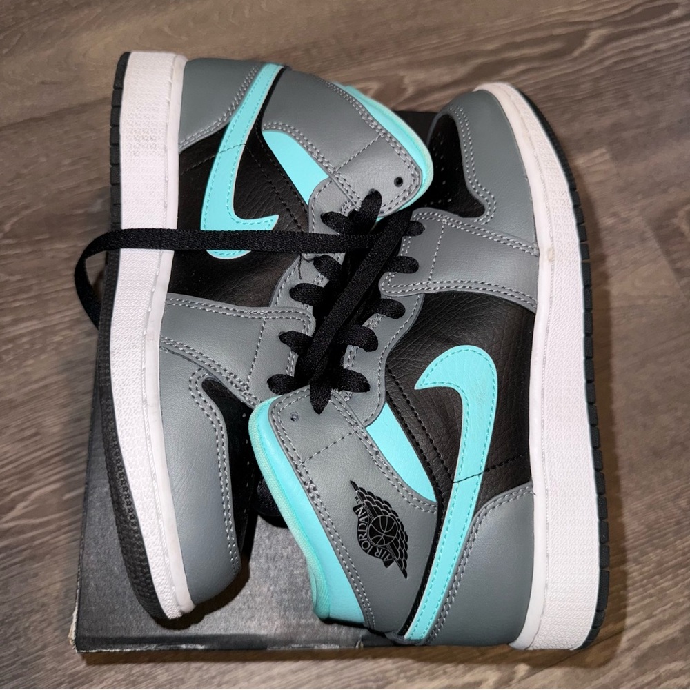 Nike Air Jordan 1 Mid Sneakers in Black, Gray & Teal - Grade School Size 4.5Y - Picture 5 of 7